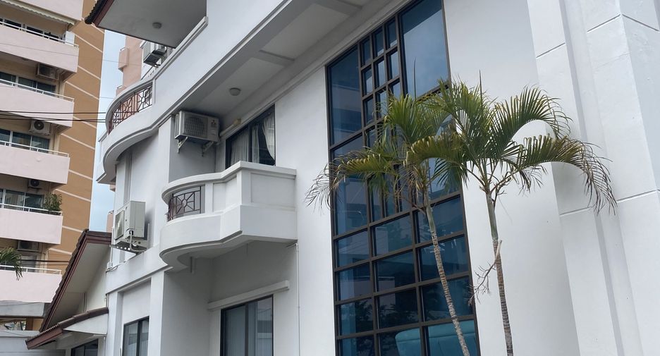 出租 4 卧室 联排别墅 在 Bang Lamung, Chon Buri