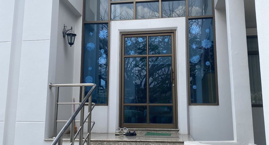 出租 4 卧室 联排别墅 在 Bang Lamung, Chon Buri
