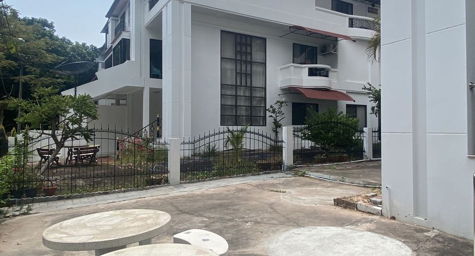 出租 4 卧室 联排别墅 在 Bang Lamung, Chon Buri