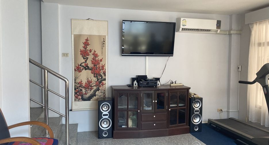 出租 4 卧室 联排别墅 在 Bang Lamung, Chon Buri