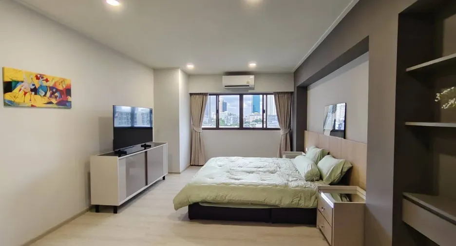 For sale and for rent 3 bedrooms condo in Watthana, Bangkok