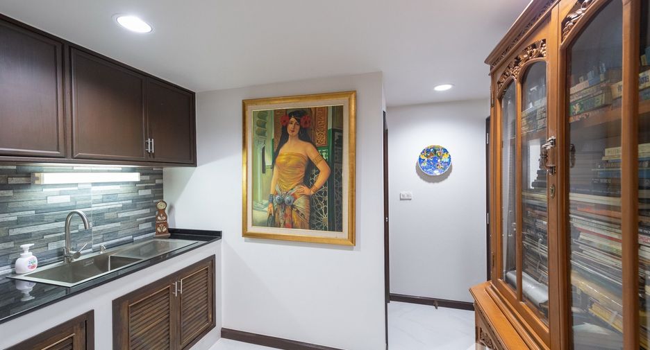 For rent 4 bedrooms townhouse in Hua Hin, Prachuap Khiri Khan