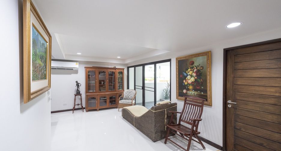 For rent 4 bedrooms townhouse in Hua Hin, Prachuap Khiri Khan