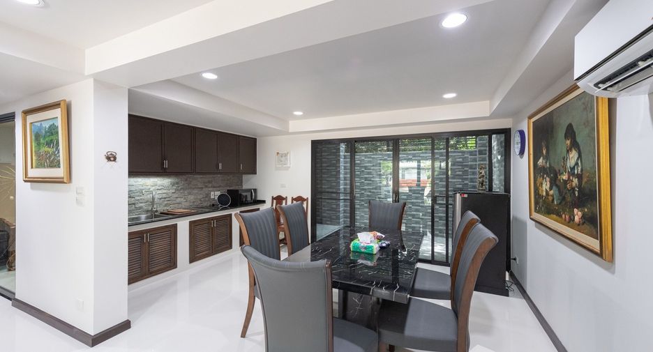 For rent 4 bedrooms townhouse in Hua Hin, Prachuap Khiri Khan
