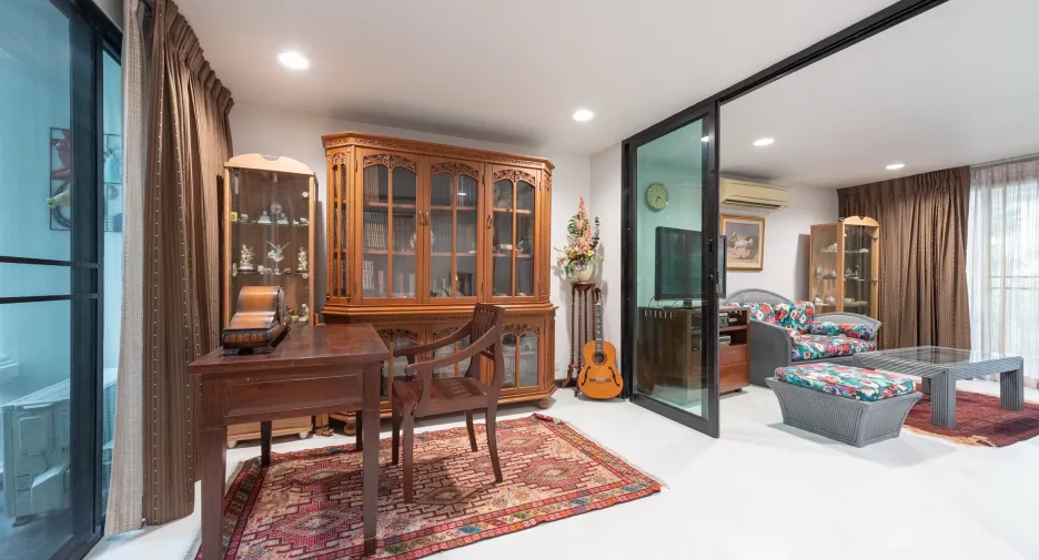 For rent 4 bedrooms townhouse in Hua Hin, Prachuap Khiri Khan
