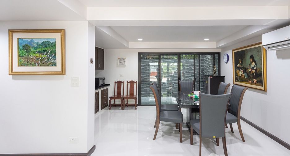 For rent 4 bedrooms townhouse in Hua Hin, Prachuap Khiri Khan