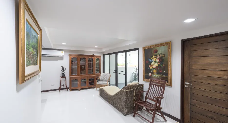 For rent 4 bedrooms townhouse in Hua Hin, Prachuap Khiri Khan