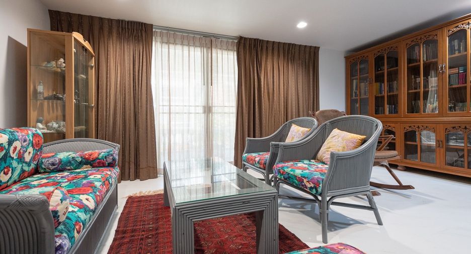 For rent 4 bedrooms townhouse in Hua Hin, Prachuap Khiri Khan