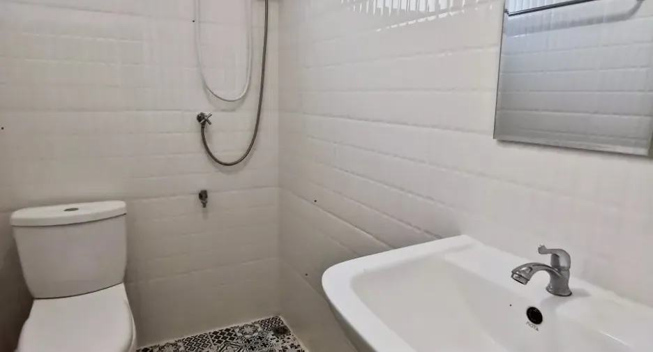For rent 2 bedrooms townhouse in Mueang Chiang Mai, Chiang Mai