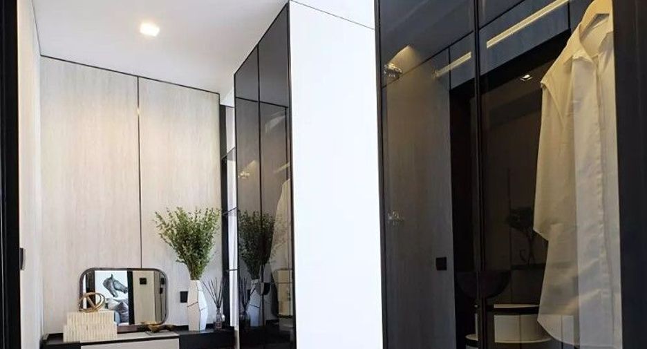For sale 3 bedrooms condo in Khlong San, Bangkok