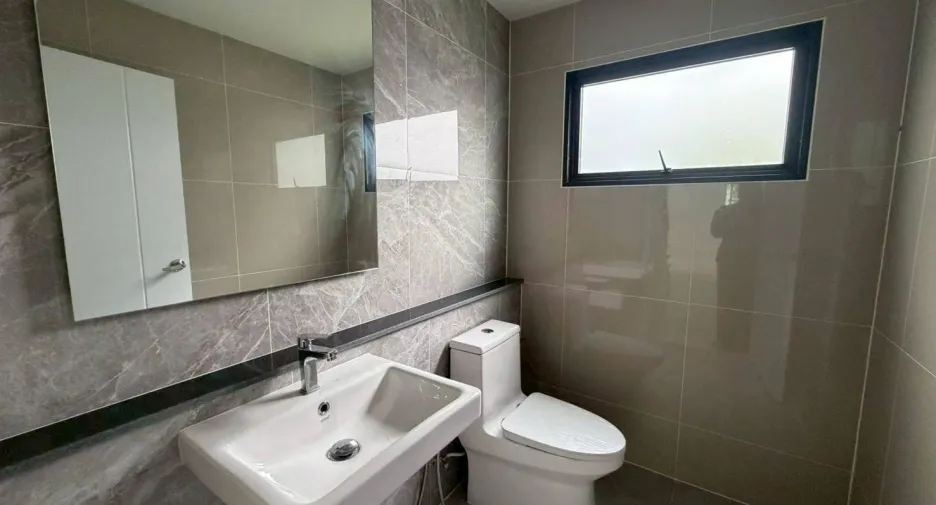 Haus zum Kauf mit 4 Zimmer in Lat Krabang, Bangkok