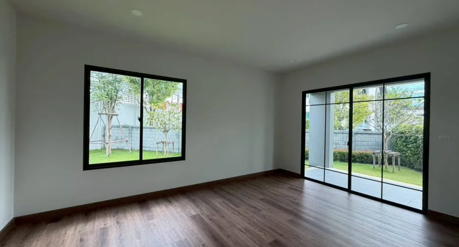 Haus zum Kauf mit 4 Zimmer in Lat Krabang, Bangkok