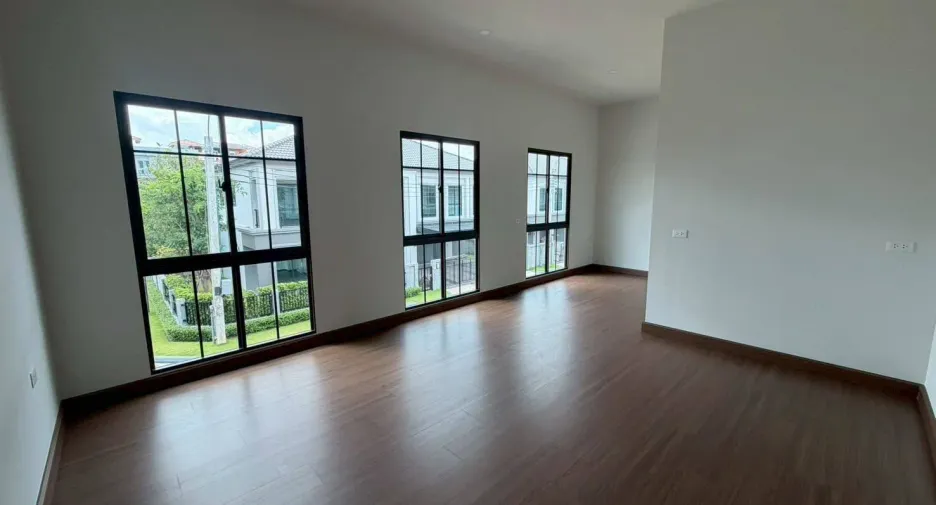 Haus zum Kauf mit 4 Zimmer in Lat Krabang, Bangkok