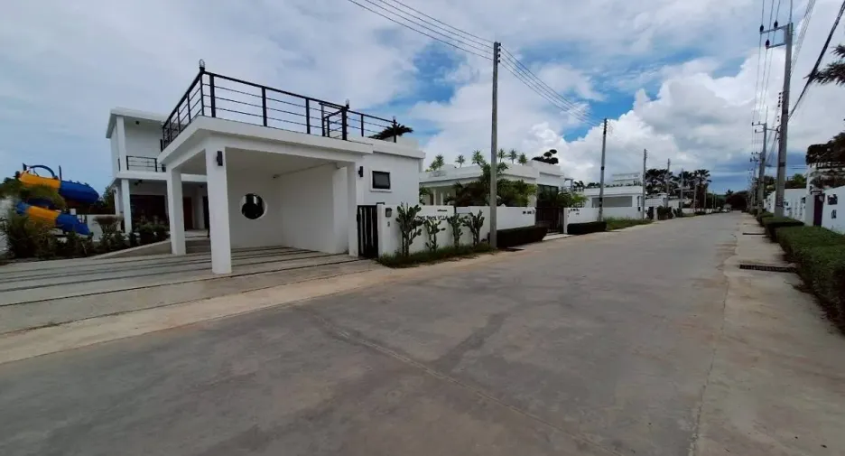 For rent 4 bedrooms villa in Hua Hin, Prachuap Khiri Khan