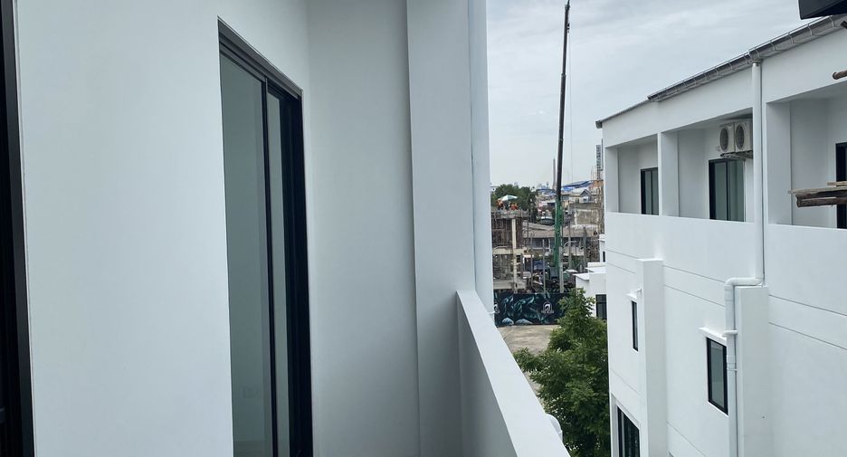For sale 3 bedrooms townhouse in Bangkok Noi, Bangkok