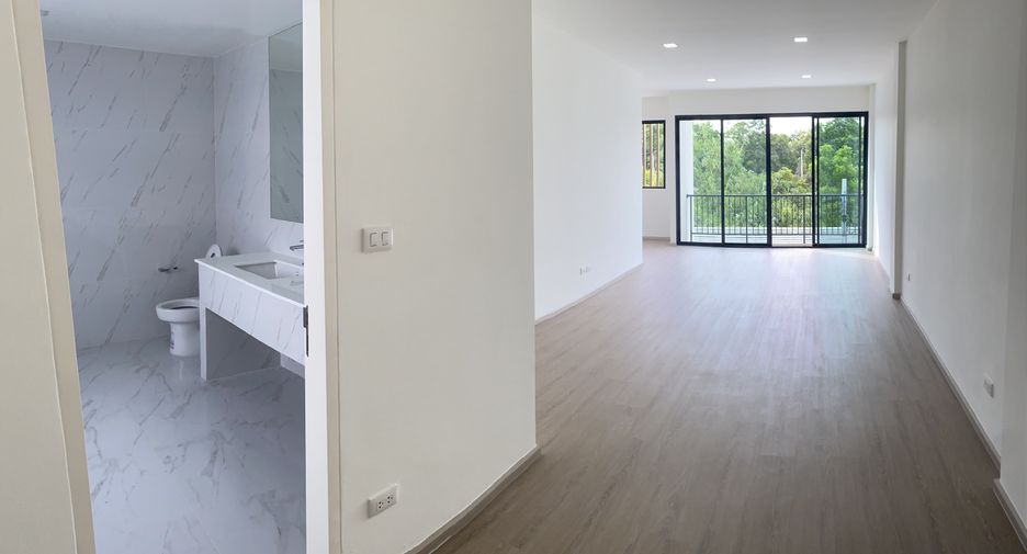 For sale 3 bedrooms townhouse in Bangkok Noi, Bangkok