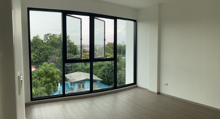 For sale 3 bedrooms townhouse in Bangkok Noi, Bangkok