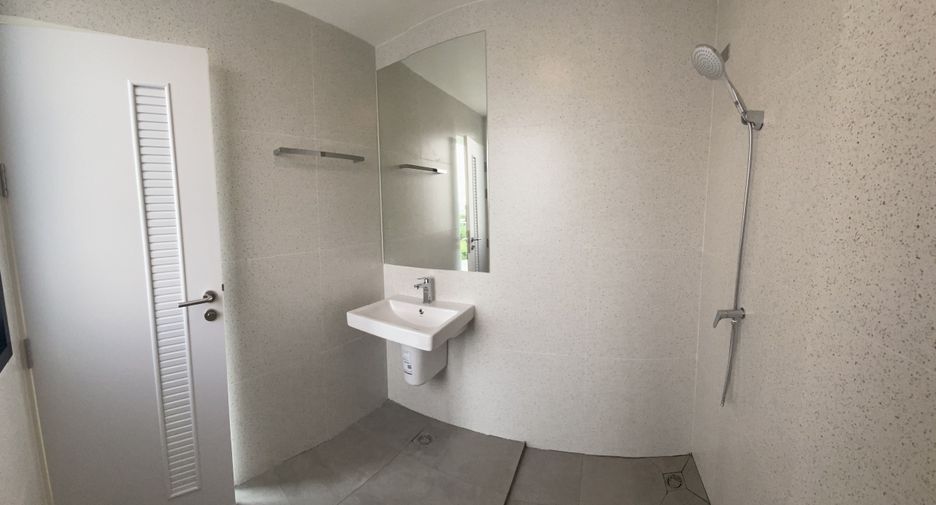 For sale 3 bedrooms townhouse in Bangkok Noi, Bangkok
