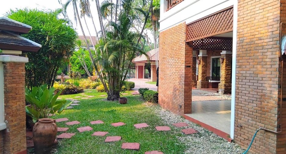 For sale 4 bedrooms house in Mueang Chiang Mai, Chiang Mai