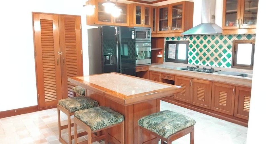For sale 4 bedrooms house in Mueang Chiang Mai, Chiang Mai