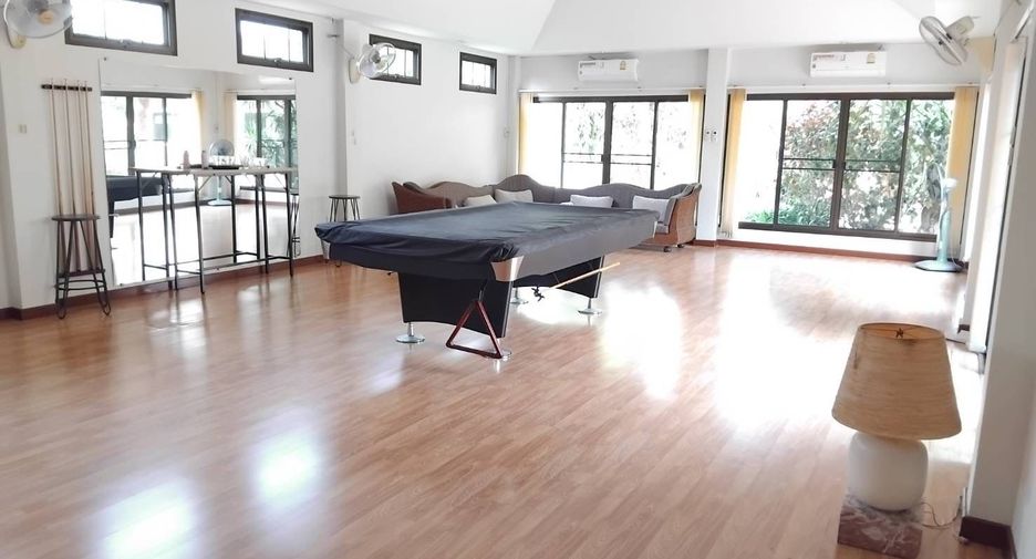 For sale 4 bedrooms house in Mueang Chiang Mai, Chiang Mai