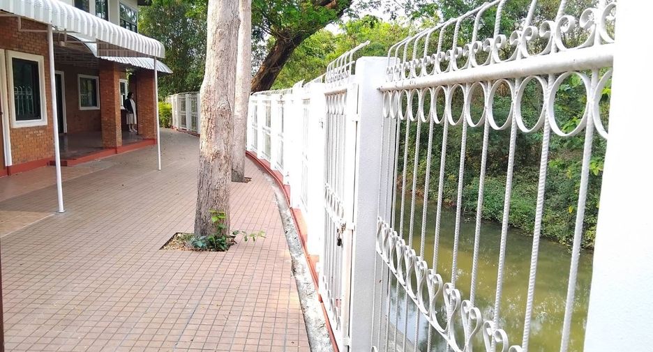 For sale 4 bedrooms house in Mueang Chiang Mai, Chiang Mai