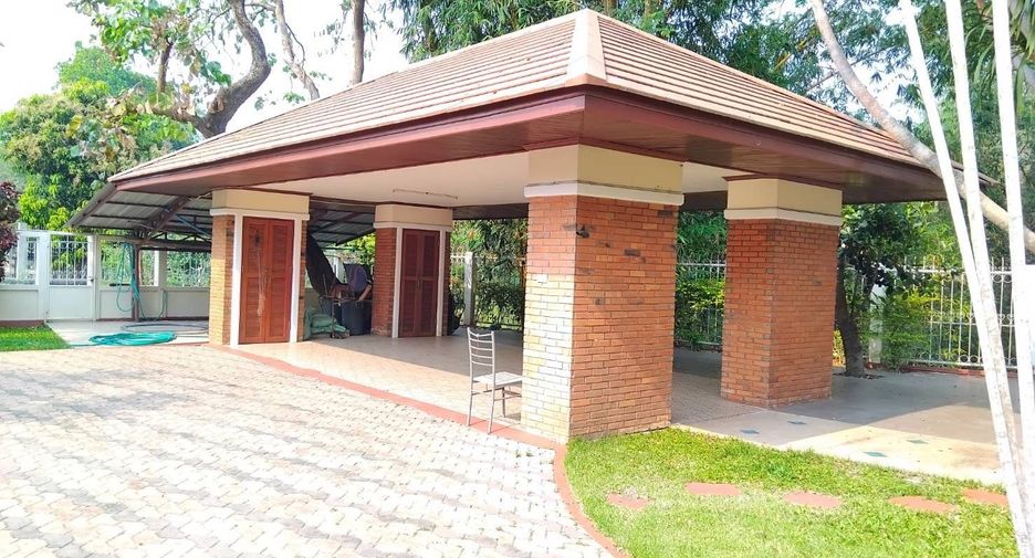 For sale 4 bedrooms house in Mueang Chiang Mai, Chiang Mai
