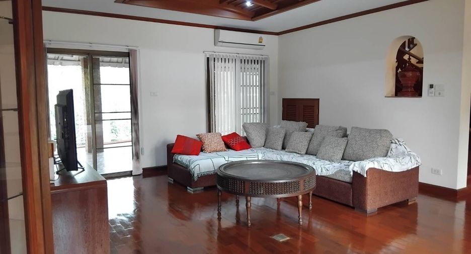 For sale 4 bedrooms house in Mueang Chiang Mai, Chiang Mai