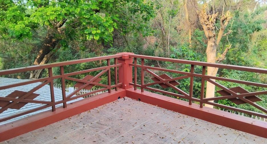 For sale 4 bedrooms house in Mueang Chiang Mai, Chiang Mai
