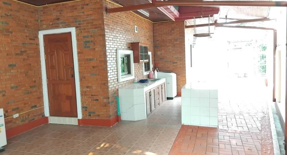 For sale 4 bedrooms house in Mueang Chiang Mai, Chiang Mai