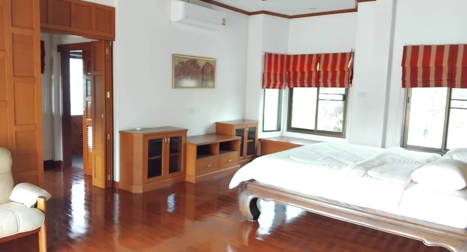 For sale 4 bedrooms house in Mueang Chiang Mai, Chiang Mai