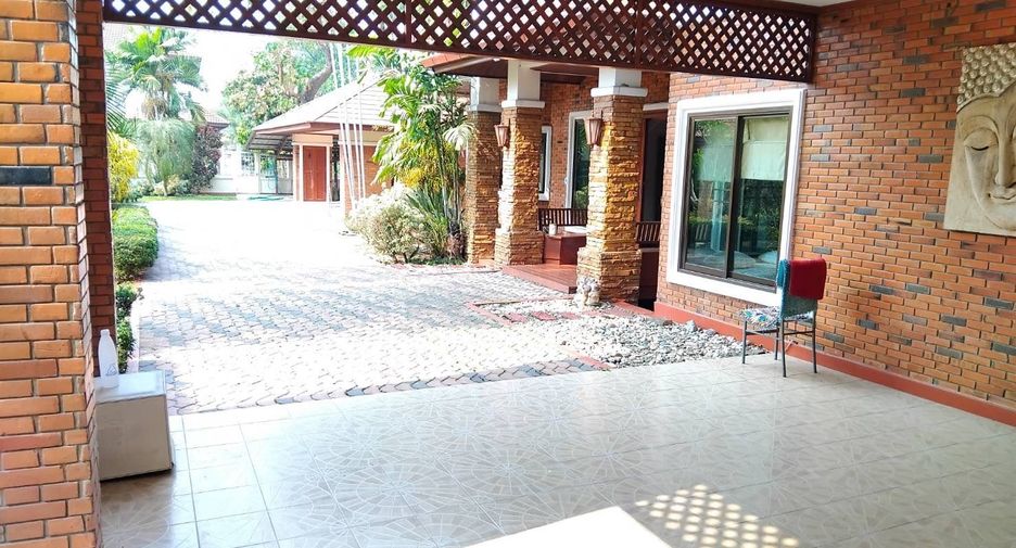 For sale 4 bedrooms house in Mueang Chiang Mai, Chiang Mai