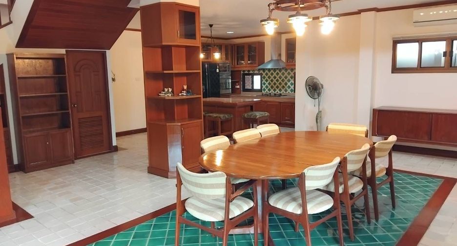 For sale 4 bedrooms house in Mueang Chiang Mai, Chiang Mai