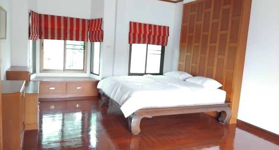 For sale 4 bedrooms house in Mueang Chiang Mai, Chiang Mai