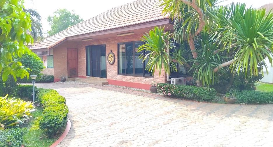 For sale 4 bedrooms house in Mueang Chiang Mai, Chiang Mai