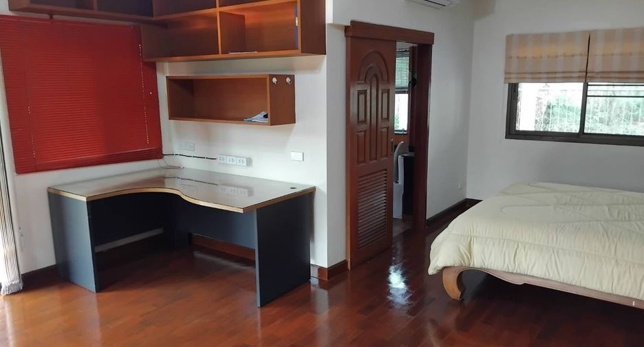 For sale 4 bedrooms house in Mueang Chiang Mai, Chiang Mai