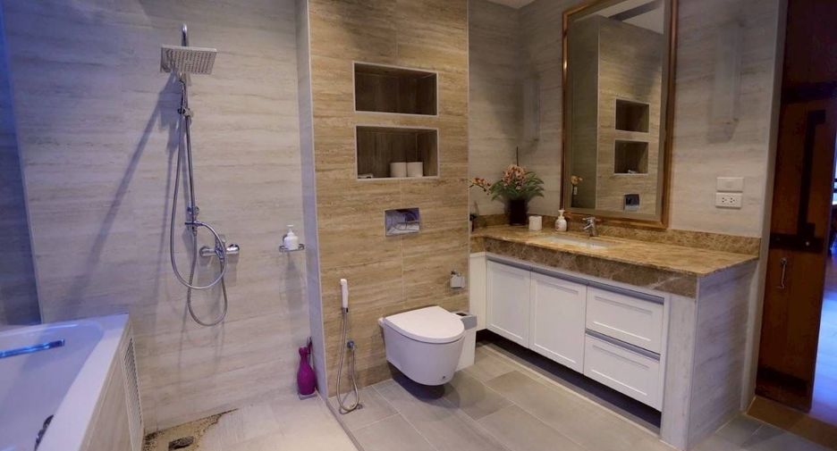 Casa en venta de 5 habitaciones en Sattahip, Chonburi