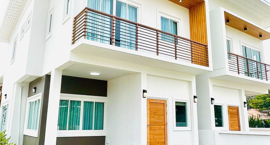 For sale 3 bedrooms townhouse in Saraphi, Chiang Mai