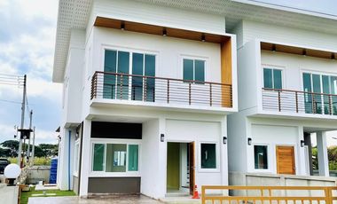 For sale 3 bedrooms townhouse in Saraphi, Chiang Mai