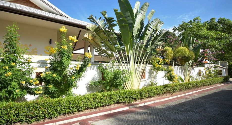 For rent 4 bedrooms villa in Ko Samui, Surat Thani