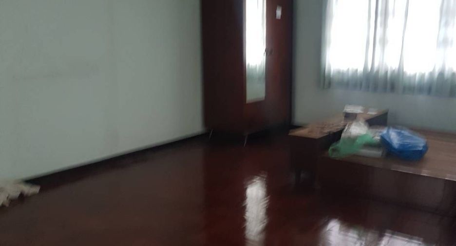 For sale 4 bedrooms house in Don Mueang, Bangkok