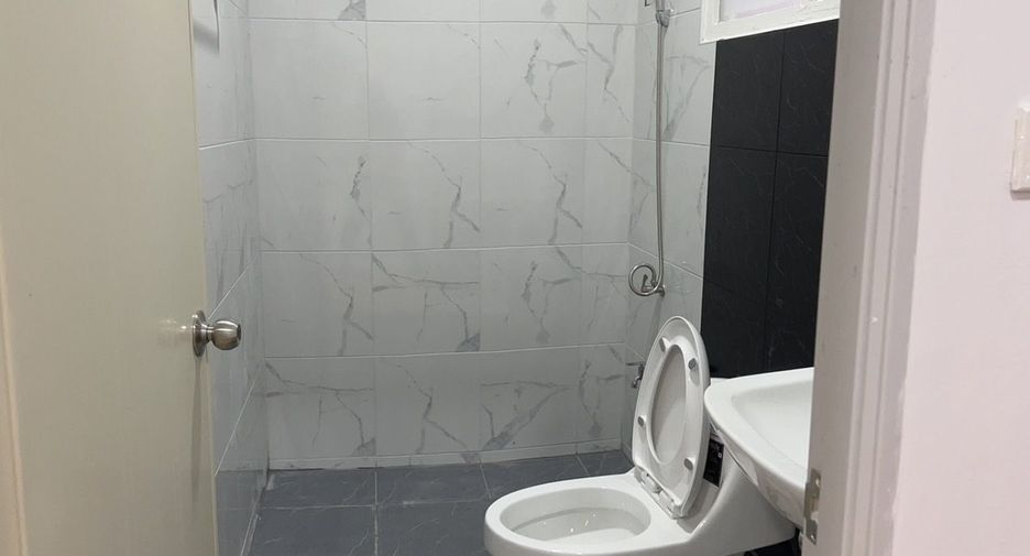 For sale 3 bedrooms house in Saraphi, Chiang Mai