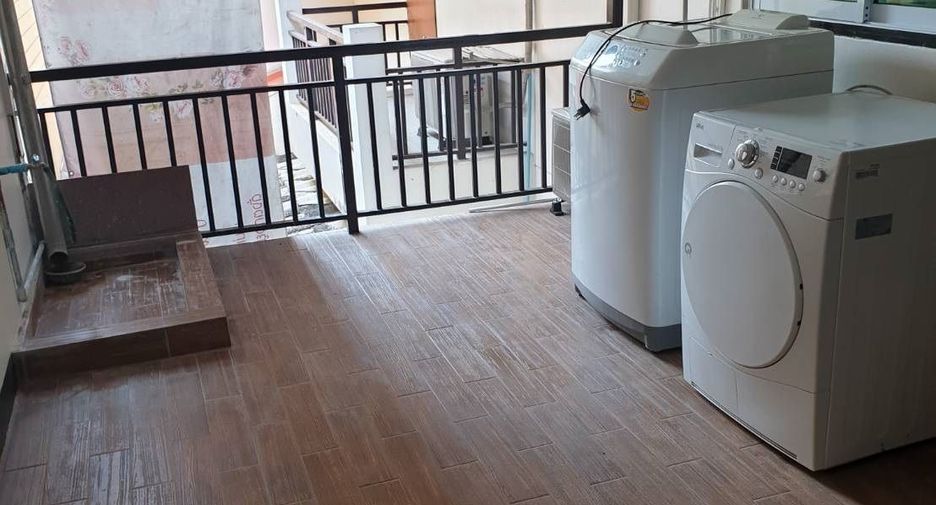 Casa adosada en venta de 4 habitaciones en Mueang Chiang Mai, Chiang Mai