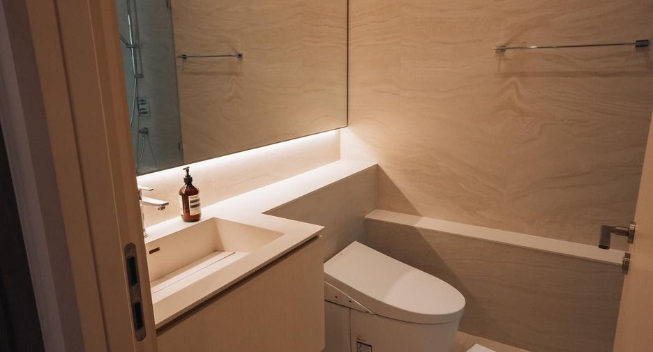 For sale 1 bed condo in Khlong Toei, Bangkok