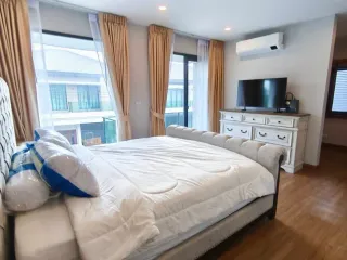 À vendre et à louer 4 chambres maison à Saphan Sung, Bangkok