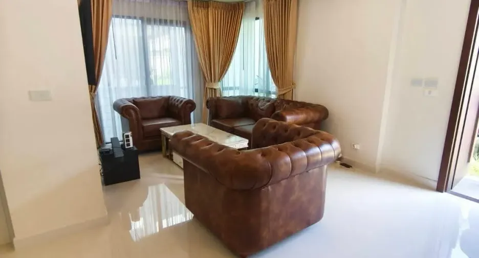 Casa en venta y en alquiler de 4 habitaciones en Saphan Sung, Bangkok