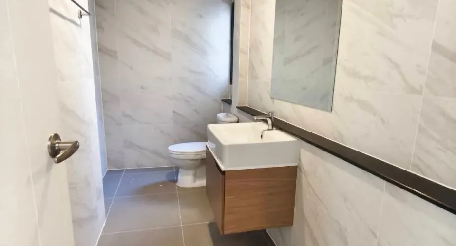 Casa en venta y en alquiler de 4 habitaciones en Saphan Sung, Bangkok