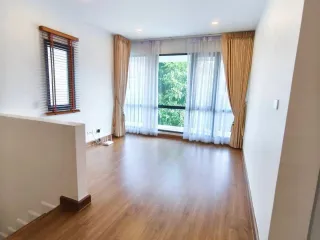 À vendre et à louer 4 chambres maison à Saphan Sung, Bangkok