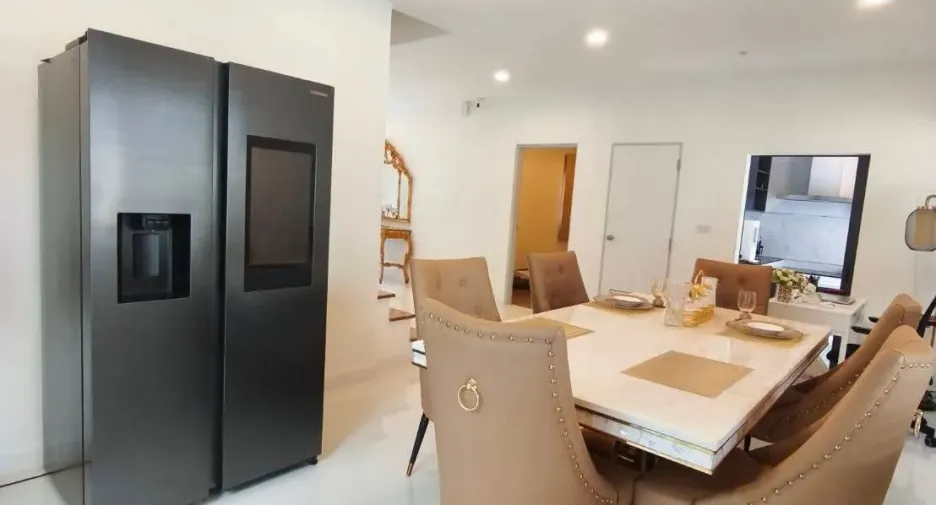 Casa en venta y en alquiler de 4 habitaciones en Saphan Sung, Bangkok