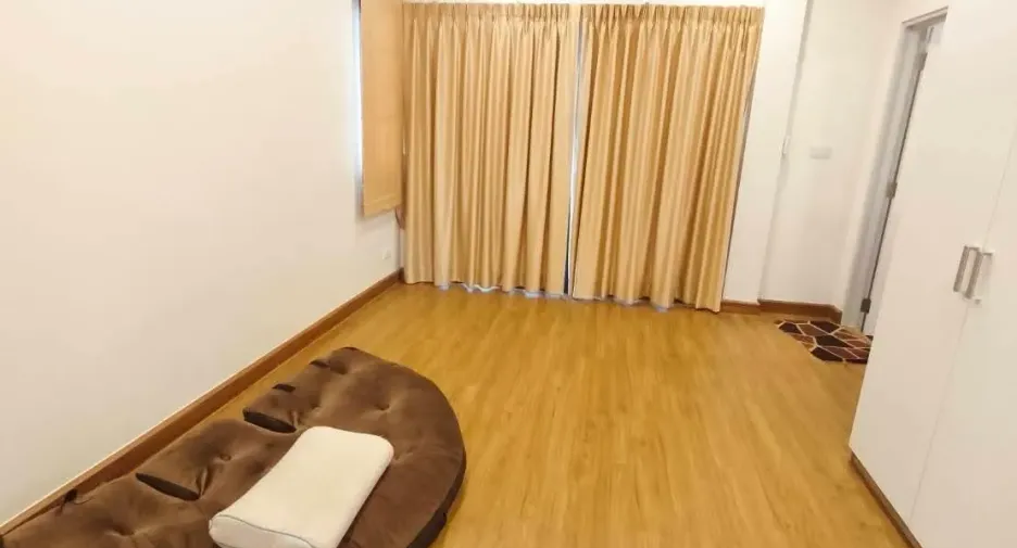 Casa en venta y en alquiler de 4 habitaciones en Saphan Sung, Bangkok